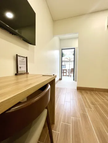 Phòng Deluxe View Hồ Bơi